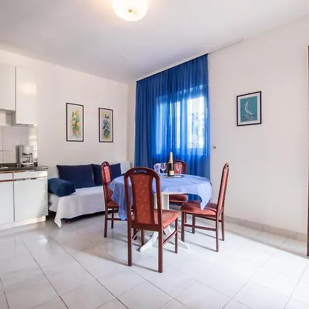 Apartment Zdena Murter