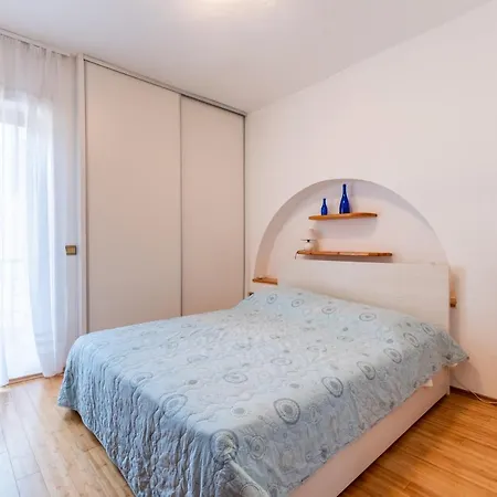 Zdena Apartment Murter